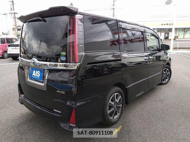 Toyota NOAH 2018-04 321610-1