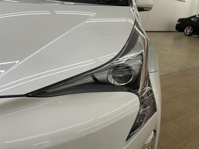 Toyota PRIUS 2016-08 9574-8