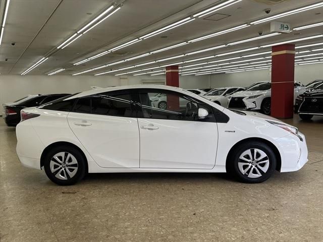 Toyota PRIUS 2016-08 9574-3