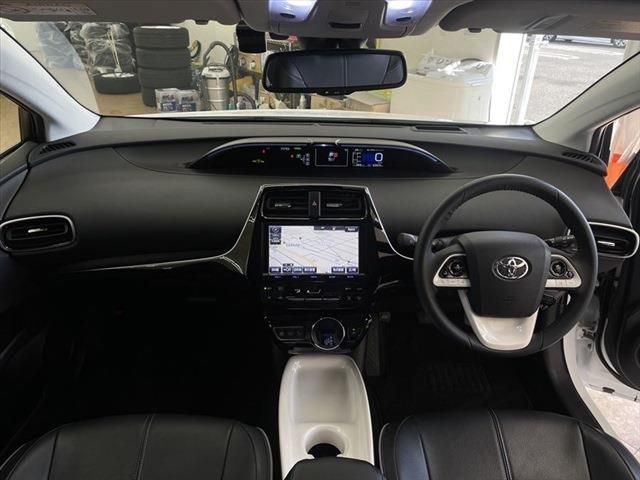 Toyota PRIUS 2016-08 9574-18