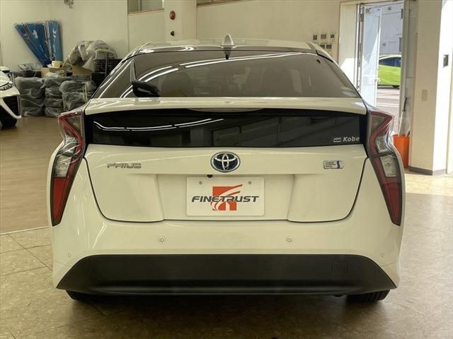 Toyota PRIUS 2016-08 9574-5