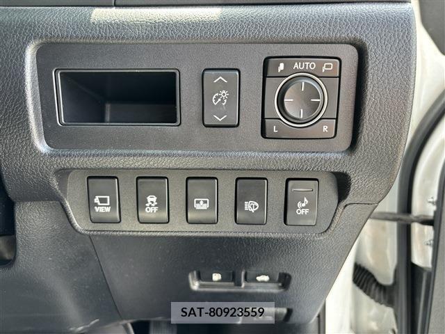 Lexus HS 2012-04 245796-13