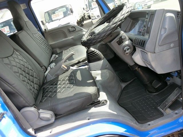 Isuzu ELF TRUCK 2013-08 9048-2