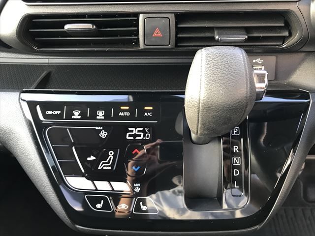 Mitsubishi EK X 2019-03 24417-16