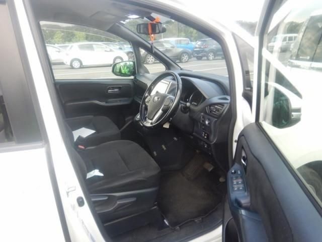 Toyota NOAH 2015-10 188747-6