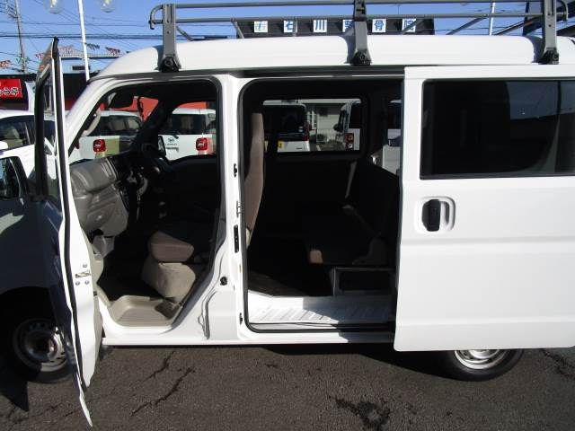 Mazda SCRUM VAN 2016-06 5613-6