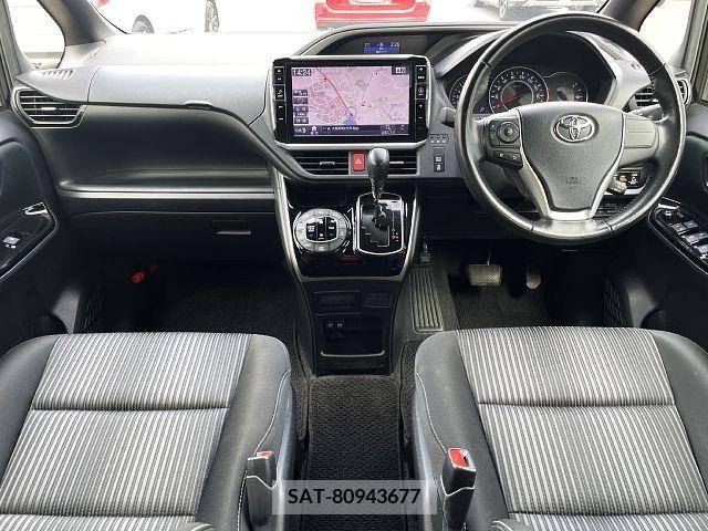 Toyota VOXY 2018-06 346878-1