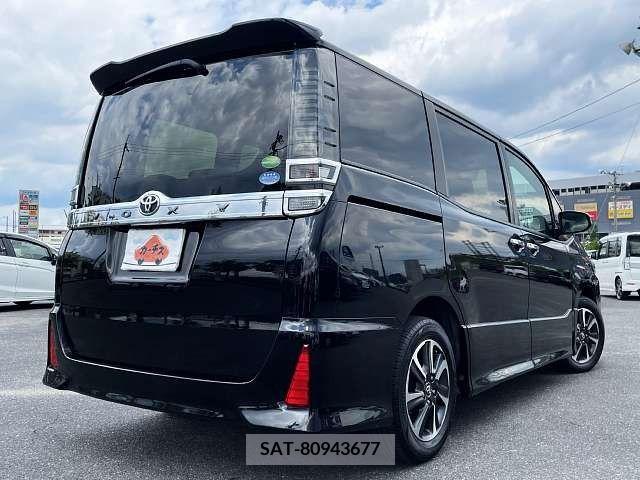 Toyota VOXY 2018-06 346878-2
