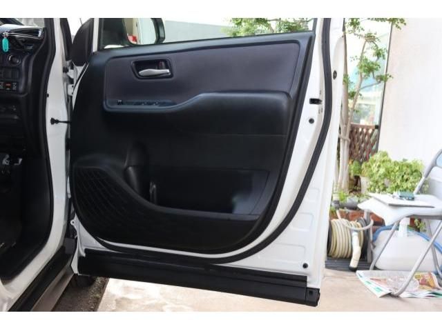 Toyota NOAH 2016-12 183413-26