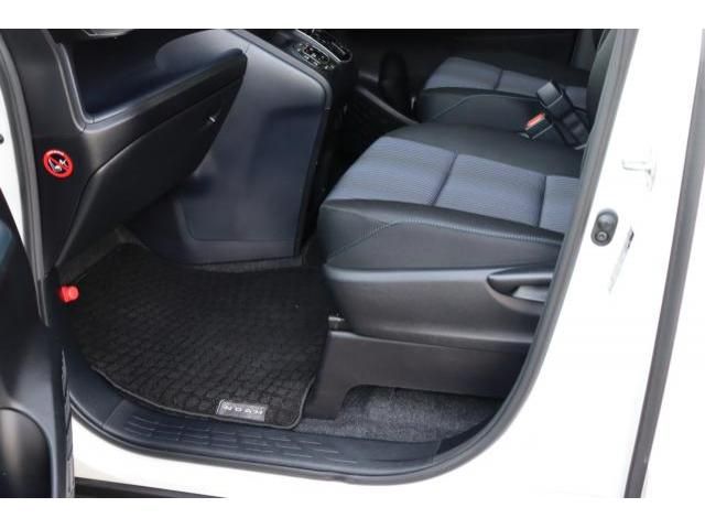 Toyota NOAH 2016-12 183413-28