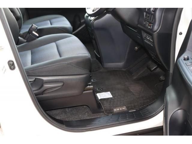 Toyota NOAH 2016-12 183413-24