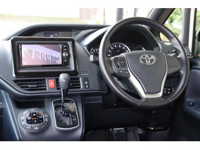 Toyota NOAH 2016-12 183413-1