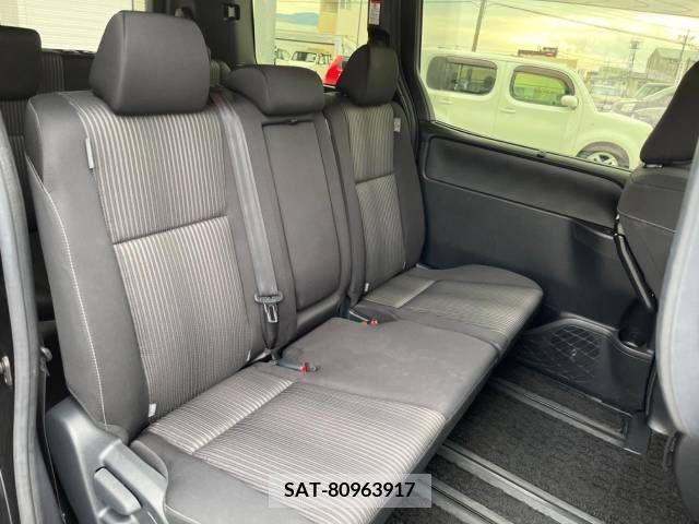 Toyota VOXY 2019-06 226671-10