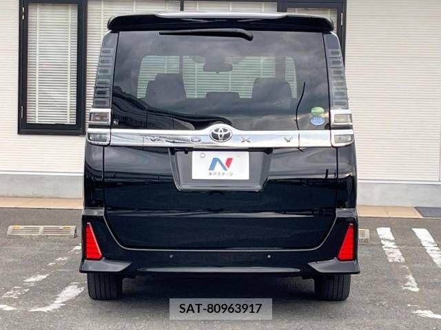 Toyota VOXY 2019-06 226671-17