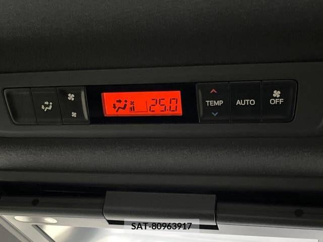 Toyota VOXY 2019-06 226671-8