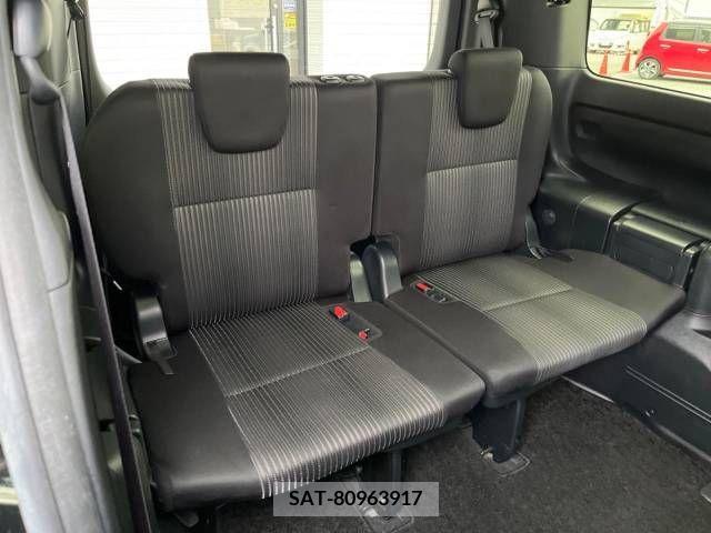 Toyota VOXY 2019-06 226671-11