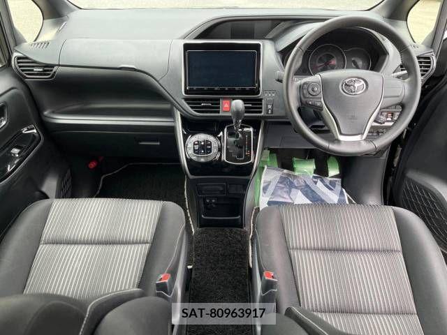 Toyota VOXY 2019-06 226671-1