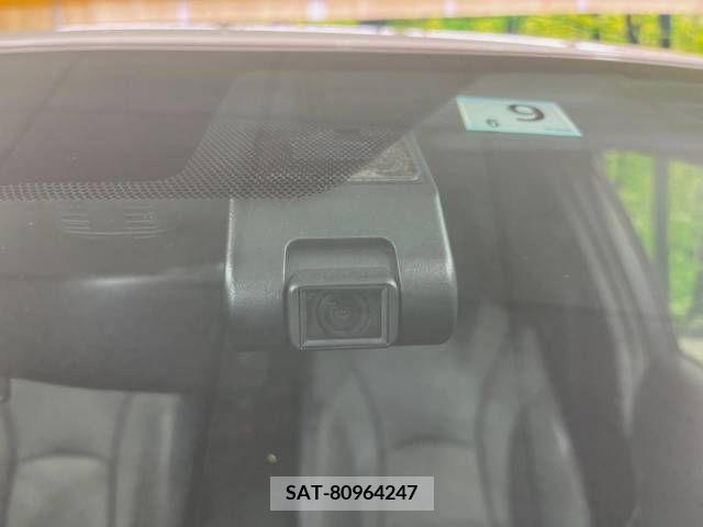 Toyota PRIUS 2019-09 331887-6
