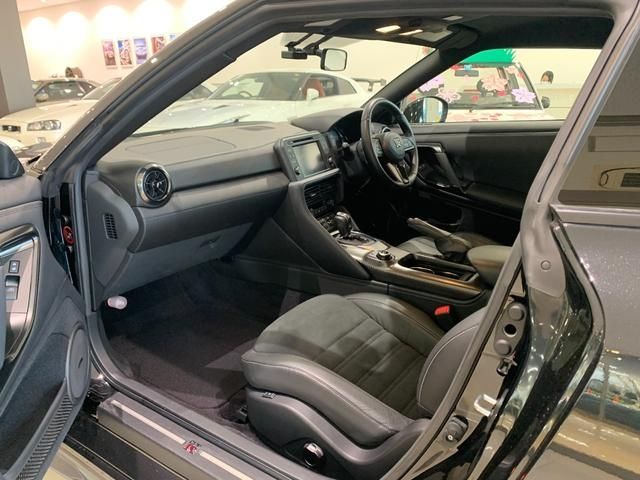 Nissan GT-R 2018-01 1328-15