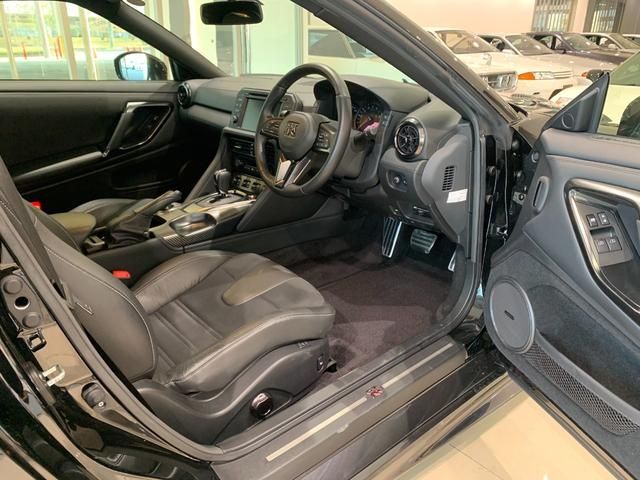 Nissan GT-R 2018-01 1328-14