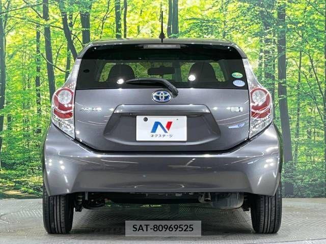 Toyota AQUA 2013-03 347708-17