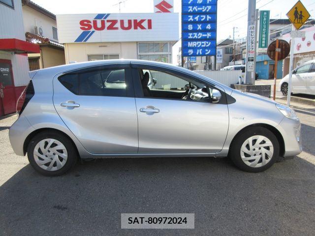 Toyota AQUA 2017-03 260246-7