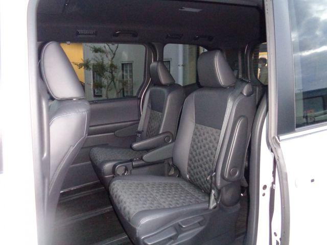Toyota VOXY 2023-02 187711-11