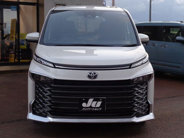 Toyota VOXY 2023-02 187711-3