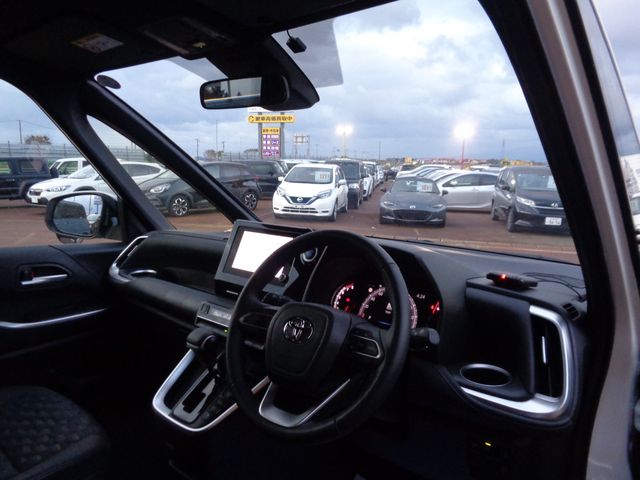 Toyota VOXY 2023-02 187711-1