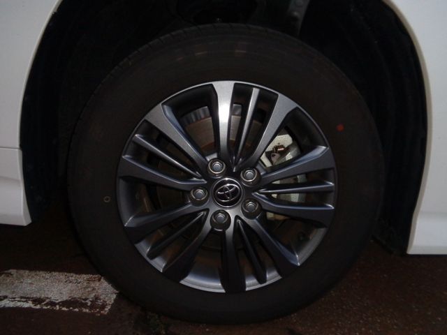 Toyota VOXY 2023-02 187711-26