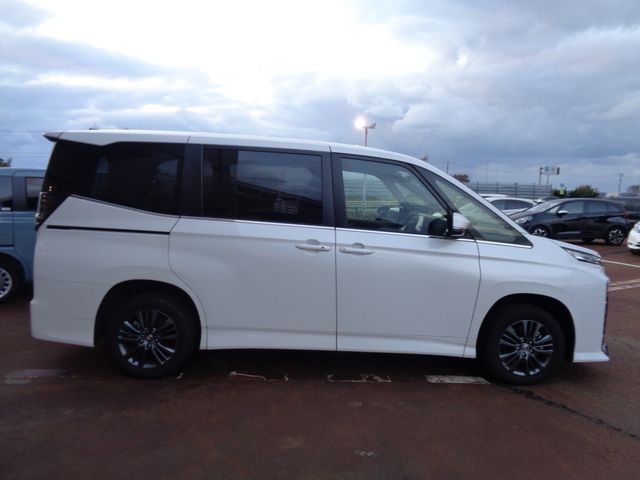 Toyota VOXY 2023-02 187711-5