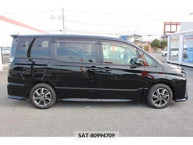 Toyota VOXY 2017-08 205431-8