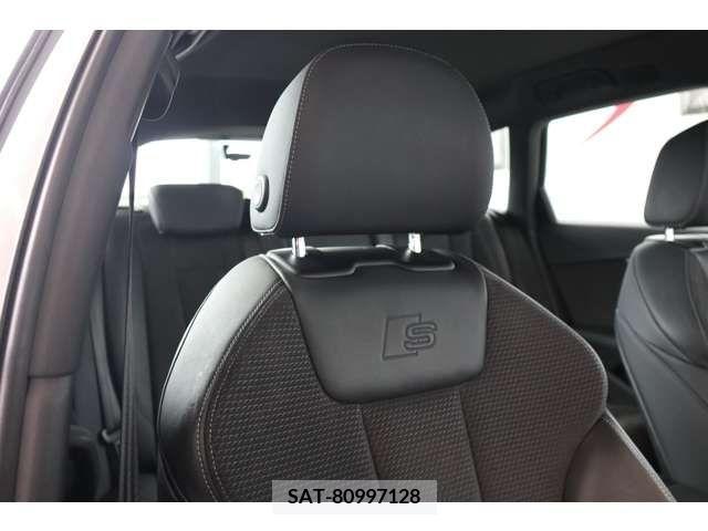 Audi A4 2021-08 317919-19