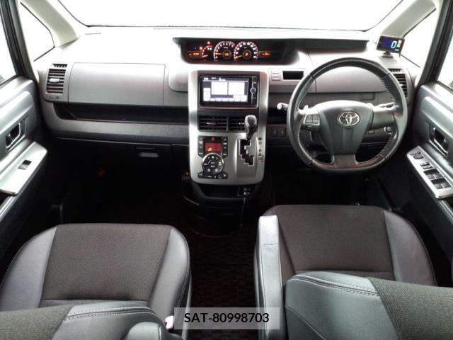Toyota VOXY 2013-02 247379-2