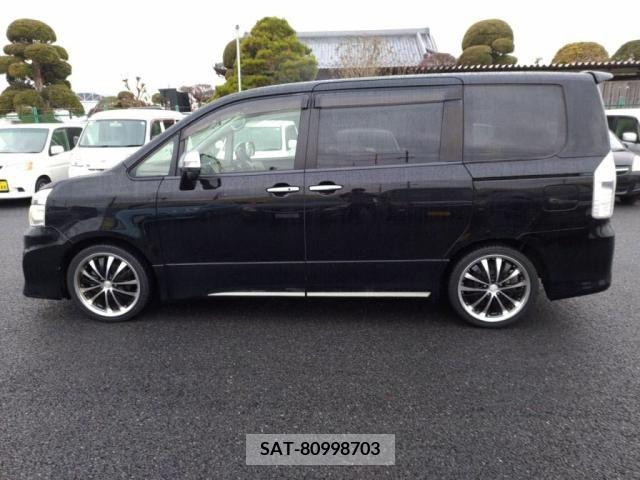 Toyota VOXY 2013-02 247379-11