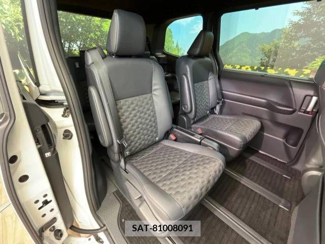 Toyota VOXY 2023-02 288966-9