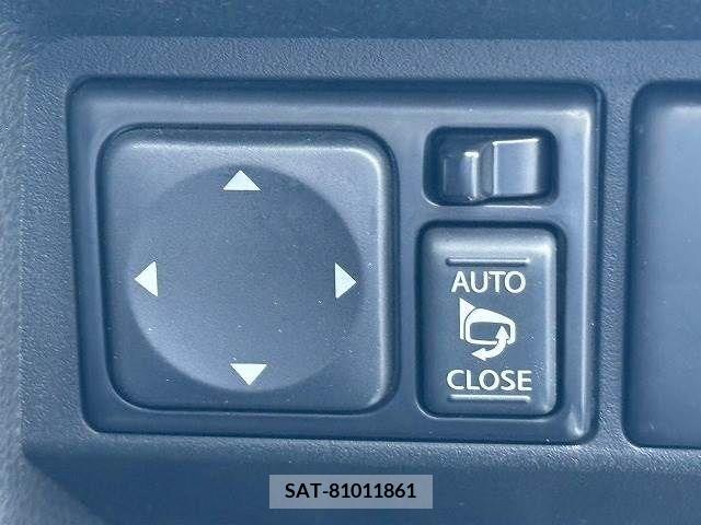 Nissan JUKE 2012-08 320503-9