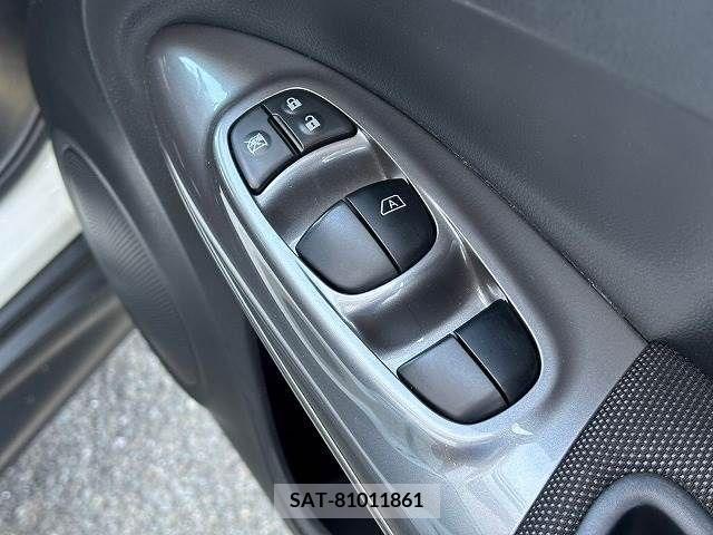 Nissan JUKE 2012-08 320503-10