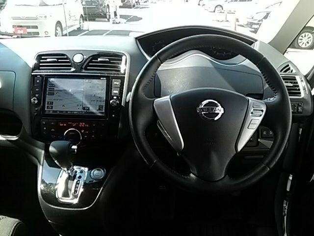 Nissan SERENA 2014-03 17684-1