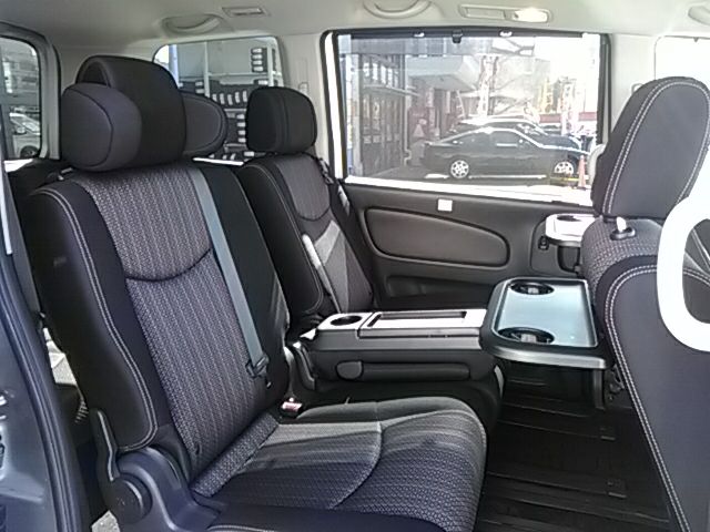 Nissan SERENA 2014-03 17684-11