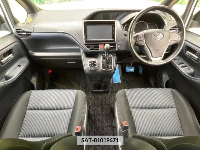 Toyota NOAH 2014-05 335027-1