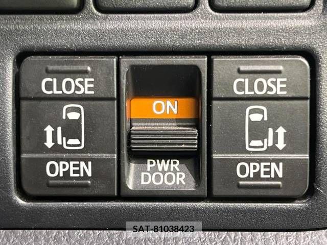 Toyota VOXY 2018-06 352863-7