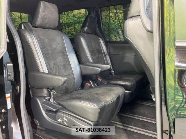 Toyota VOXY 2018-06 352863-13