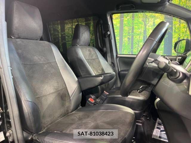 Toyota VOXY 2018-06 352863-12