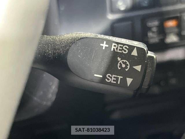 Toyota VOXY 2018-06 352863-8