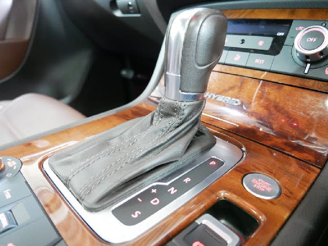 VolksWagen TOUAREG 2012-02 184414-25