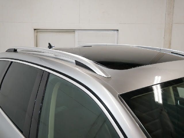 VolksWagen TOUAREG 2012-02 184414-15