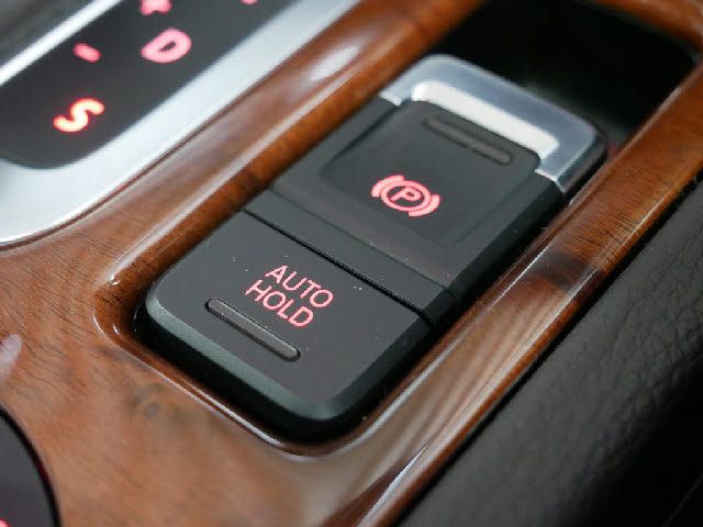 VolksWagen TOUAREG 2012-02 184414-24