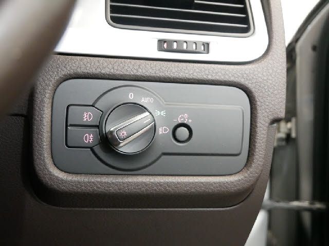 VolksWagen TOUAREG 2012-02 184414-28