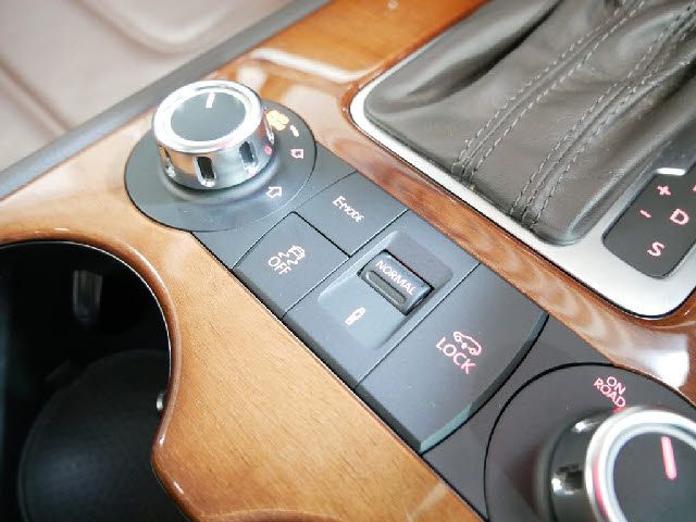 VolksWagen TOUAREG 2012-02 184414-26